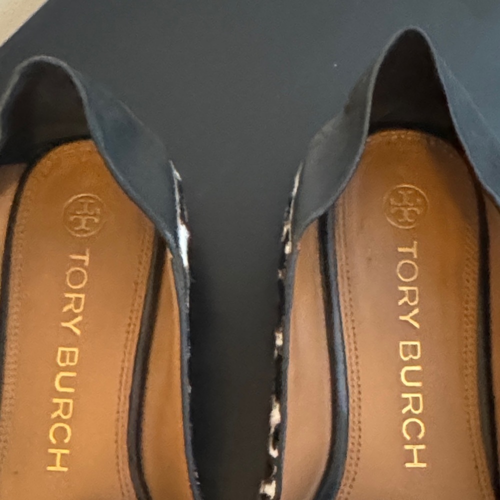 Tory Burch Leopard Print Flats with Black Trim and Flexible Leather Heel - Picture 8 of 11